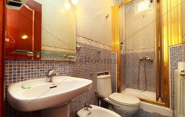 Hostal Rico Madryt Zewnętrze zdjęcie