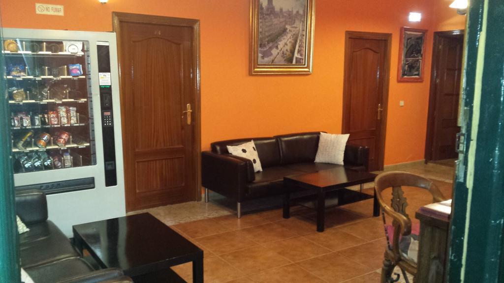 Hostal Rico Madryt Zewnętrze zdjęcie