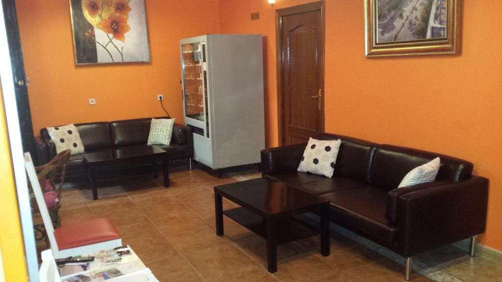 Hostal Rico Madryt Zewnętrze zdjęcie