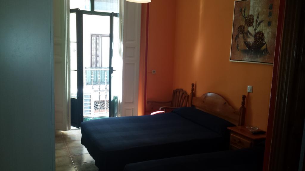 Hostal Rico Madryt Zewnętrze zdjęcie