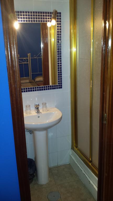 Hostal Rico Madryt Zewnętrze zdjęcie