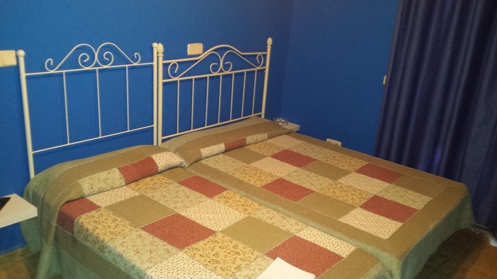 Hostal Rico Madryt Zewnętrze zdjęcie