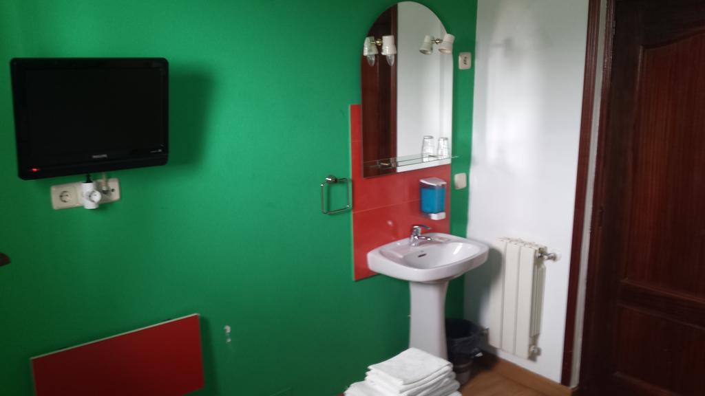Hostal Rico Madryt Zewnętrze zdjęcie