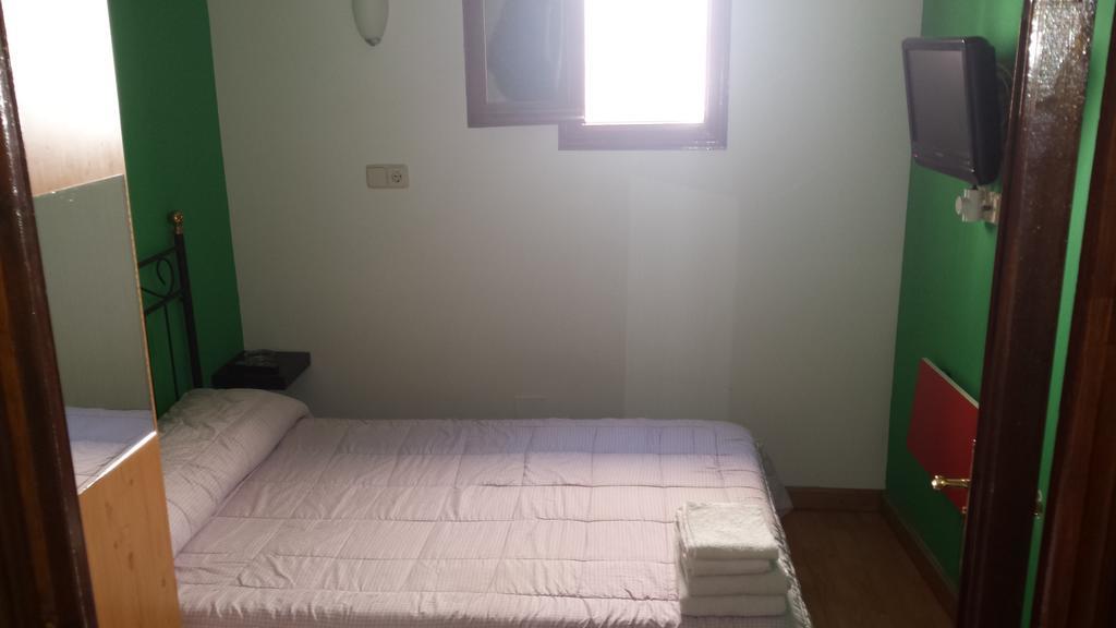 Hostal Rico Madryt Zewnętrze zdjęcie