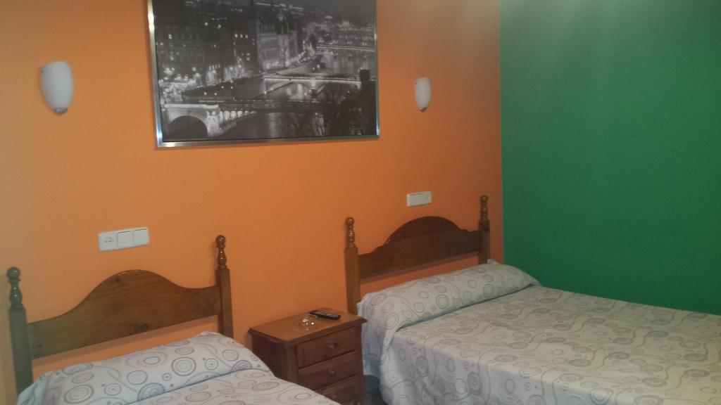 Hostal Rico Madryt Zewnętrze zdjęcie