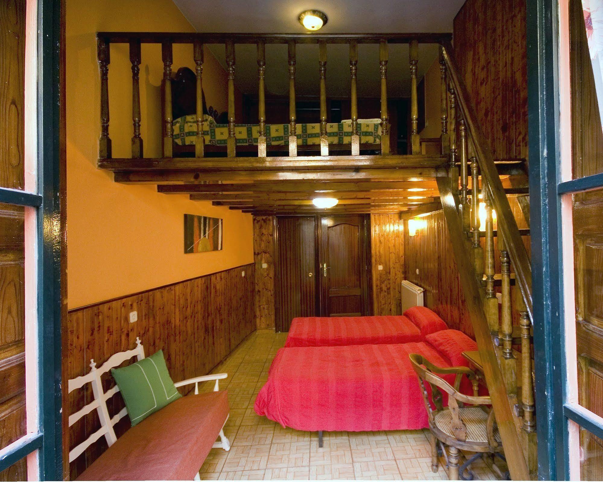 Hostal Rico Madryt Zewnętrze zdjęcie