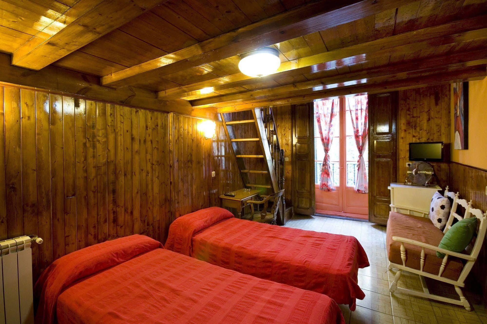 Hostal Rico Madryt Zewnętrze zdjęcie