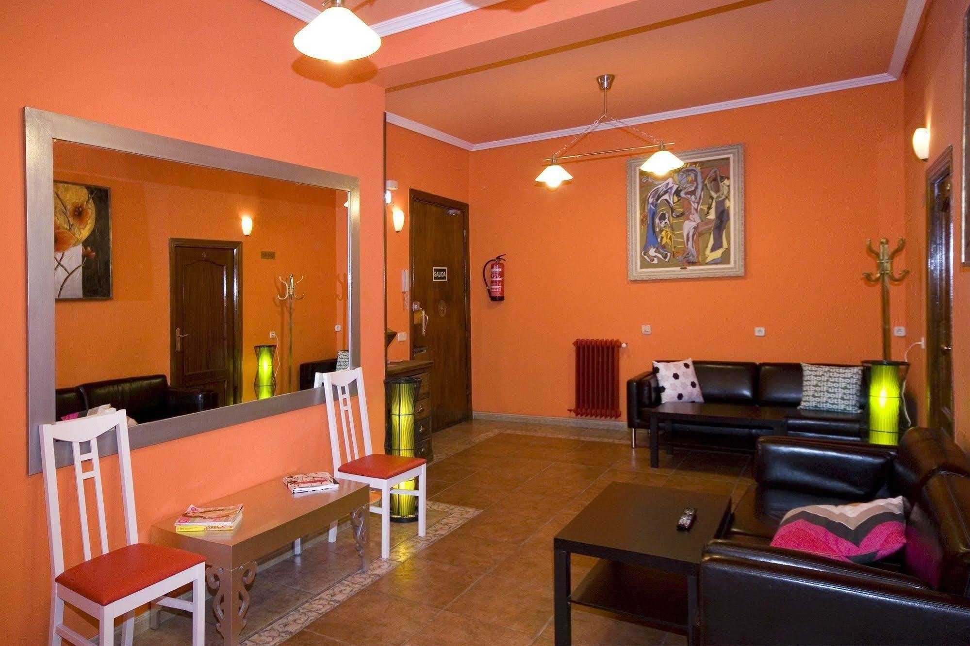 Hostal Rico Madryt Zewnętrze zdjęcie